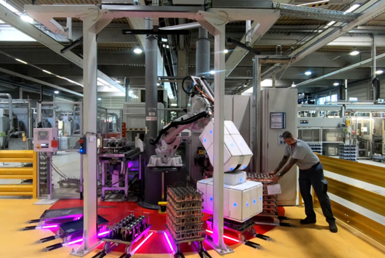 fenceless pick and place application with a robot that is covered by airskin